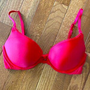 Victoria's Secret Push-Up Pigeonnant Bra 32D Red Bow Back strap
